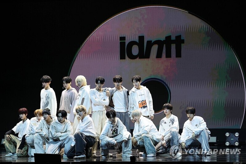 아이덴티티 예스위아 "15명이 펼치는 압도적 퍼포먼스 장점"