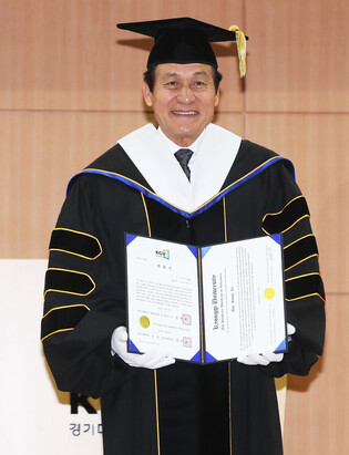 Beloved film star Ahn Sung-ki dies at 74