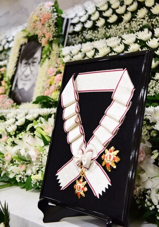 Funeral for film star Ahn Sung-ki