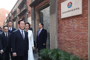 Lee visits ex-exile Korean gov't building in Shanghai