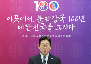 Lee visits ex-exile Korean gov't building in Shanghai