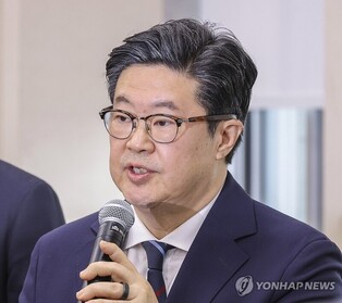 (LEAD) Court to hold arrest warrant hearing for MBK Partners chairman next week over Homeplus management