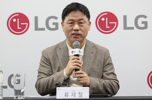 LG Electronics chief attends press conference