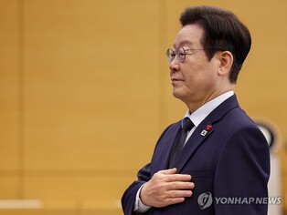 Lee's approval rating rebounds to 60 pct: poll