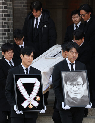 Funeral for film star Ahn Sung-ki