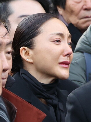Funeral for film star Ahn Sung-ki