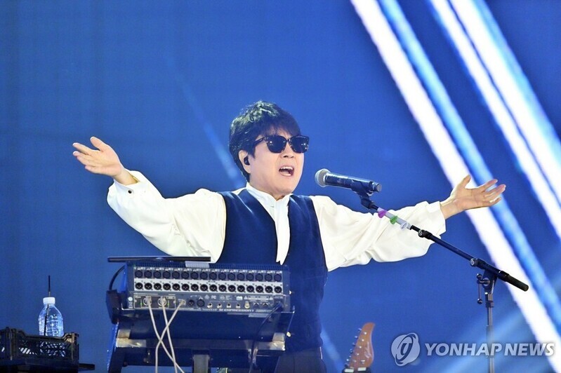 조용필 "하루종일 노래만 했으면"…故안성기 떠난날 부른 