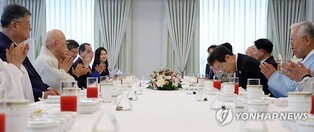 Lee set to host lunch with religious leaders