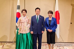 Lee, Takaichi play drum together after summit in Japan's Nara