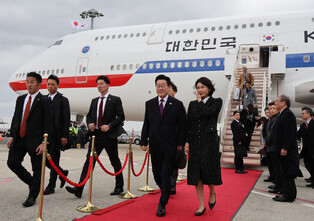 Lee arrives in Japan for summit talks with Takaichi