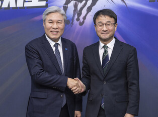 Whips of ruling, minor parties meet