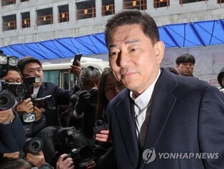 (LEAD) Police raid DP lawmaker over bribery and corruption allegations