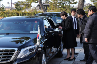 Lee, Takaichi visit Horyu-ji temple