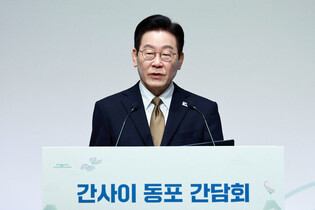 Lee meets S. Korean residents in Japan's Nara