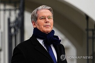 (LEAD) Bessent says recent won depreciation not in line with S. Korea's strong economic fundamentals