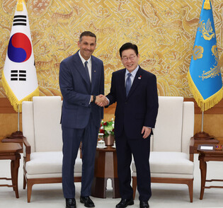 Lee meets senior UAE official