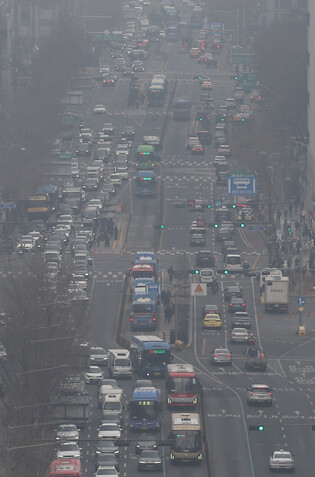 Unionized bus drivers in Seoul end strike