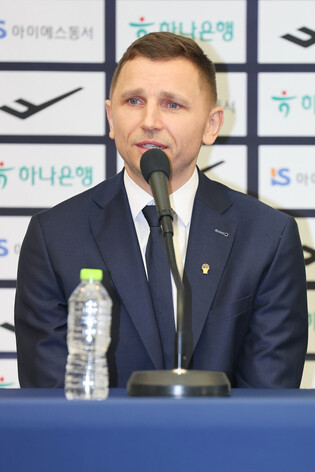 New head coach of S. Korea's national basketball team