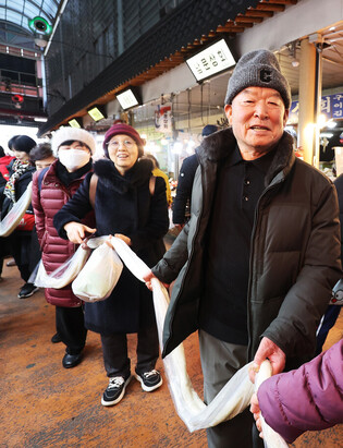 Making of Korean rice cake stick