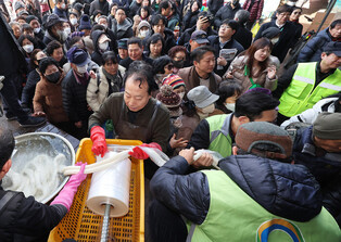 Making of Korean rice cake stick
