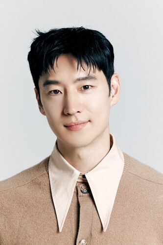 Lee Je-hoon warns against 