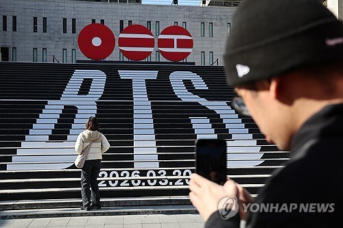 (LEAD) BTS discussing performance in central Seoul to promote comeback: sources