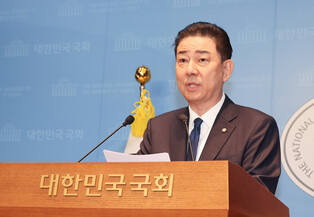 Ex-ruling party floor leader says to leave party