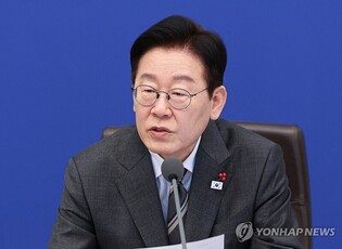 (LEAD) Lee calls for thorough probe into civilian suspect's alleged drone flight to N. Korea