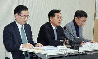 (LEAD) Gov't to provide temporary tax benefits to investors investing back home